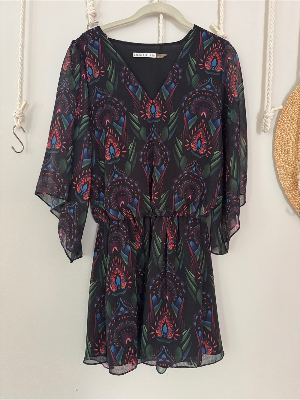 Alice + Olivia Black Floral Paisley V-Neck Chiffon Dress